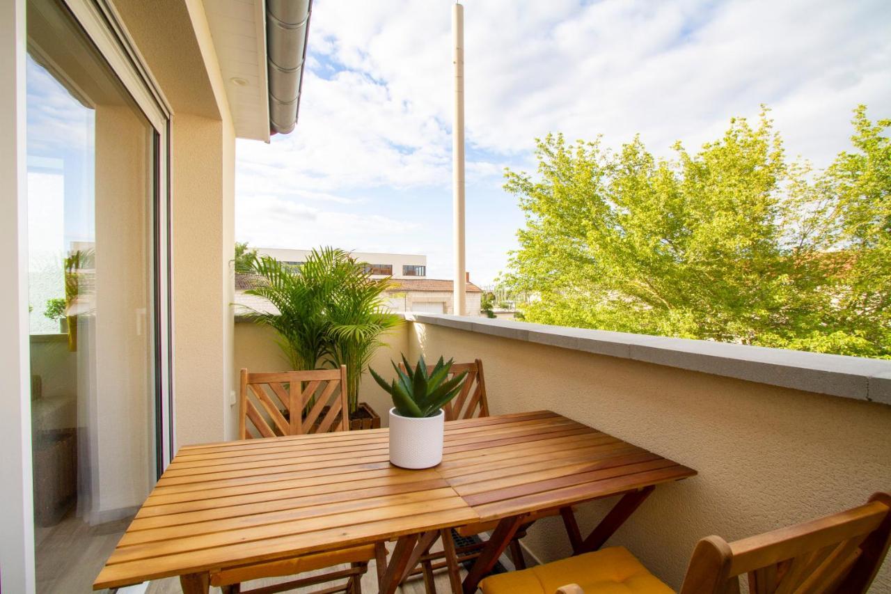 Soleil D'Ete - Netflix & Wifi - Balcon - Climatisation - Parking Gratuit - Check-In 24H24 - Emplacement Velos - Goodmarning Châlons-en-Champagne Екстериор снимка