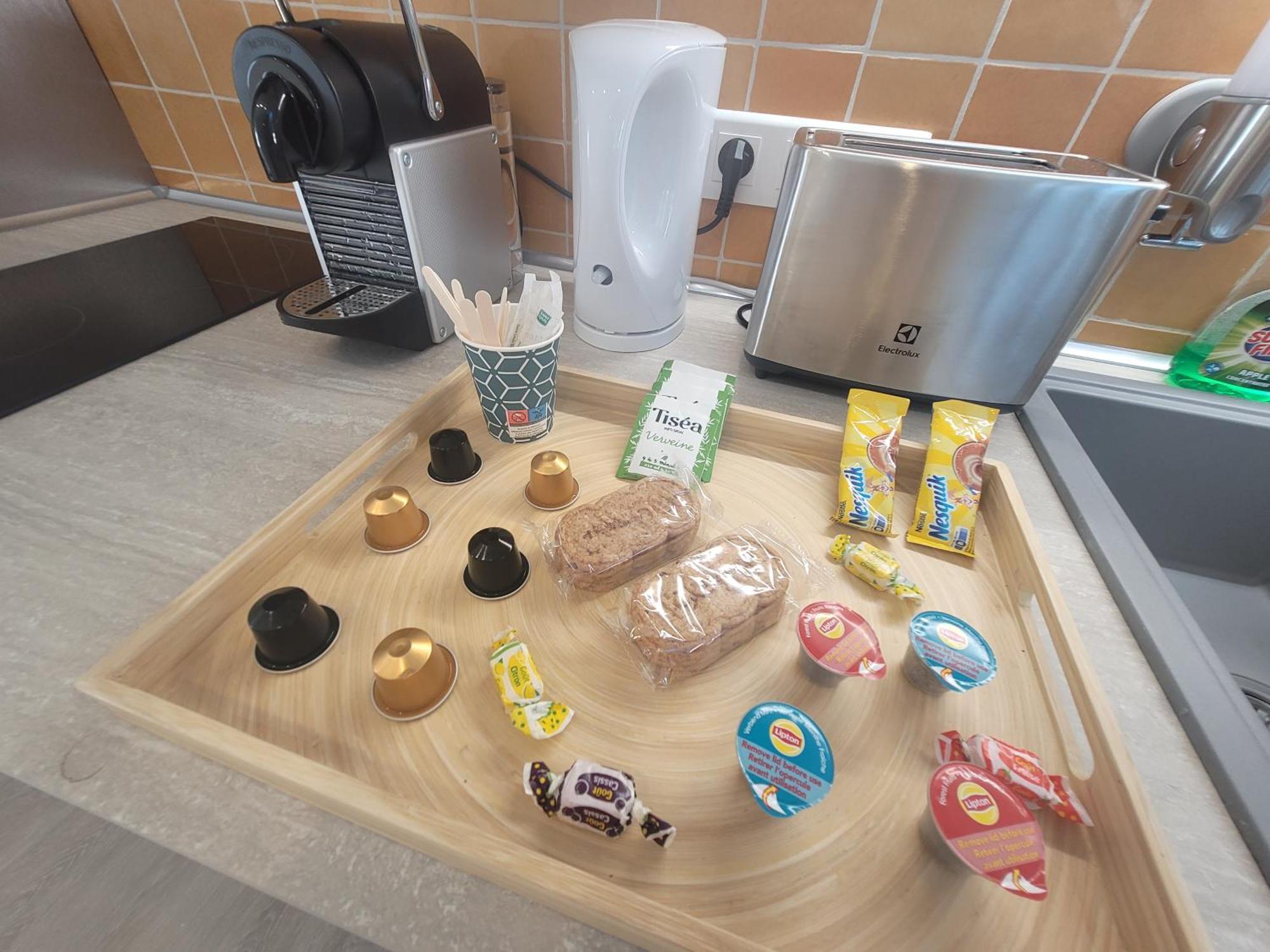 Soleil D'Ete - Netflix & Wifi - Balcon - Climatisation - Parking Gratuit - Check-In 24H24 - Emplacement Velos - Goodmarning Châlons-en-Champagne Екстериор снимка